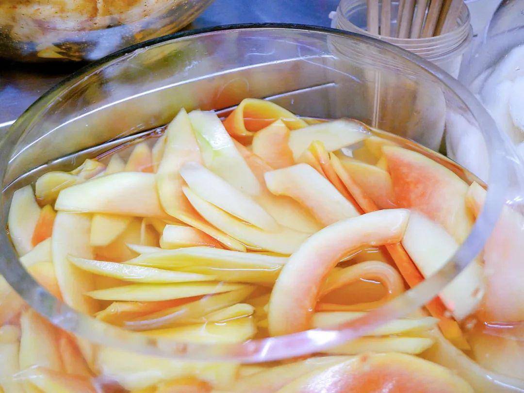 这些『酸嘢』小店,唤醒南宁人的味蕾