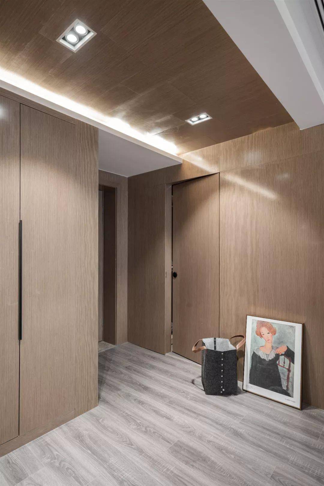 木饰面做背景墙,墙面温馨高档,耐用大方!