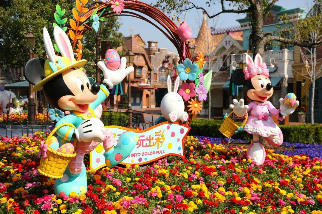 ▼ 1 进入迪士尼乐园的第一站,先冲到米奇大街选购今日份的fashio单 