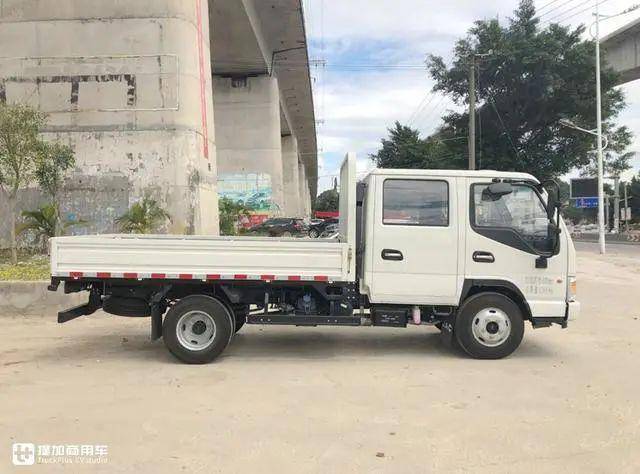 后排座空间真宽敞,拉货载人两不误,江淮康铃808双排座轻卡实拍