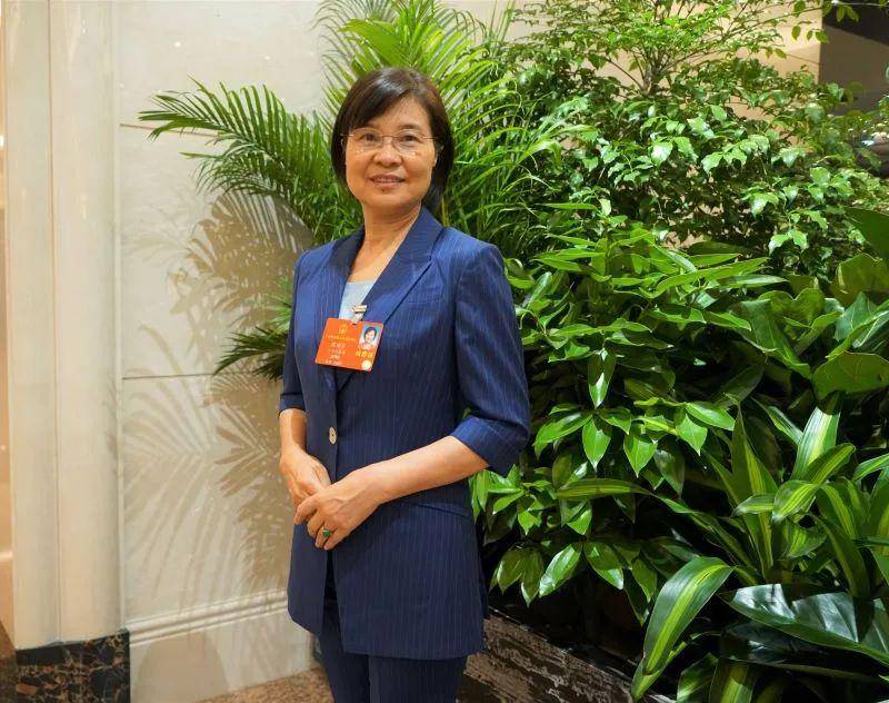 代表故事陈丽芬与衣同行的40余年