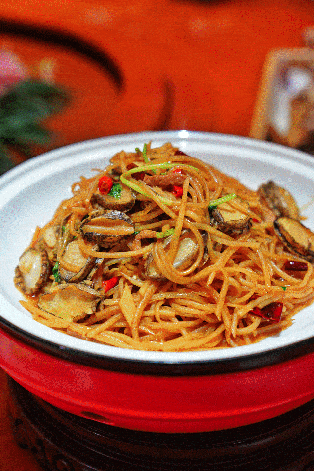 海肠与鱼肚的温柔乡这家开业1年多的鲜味小馆想给你家的味道和舌尖上