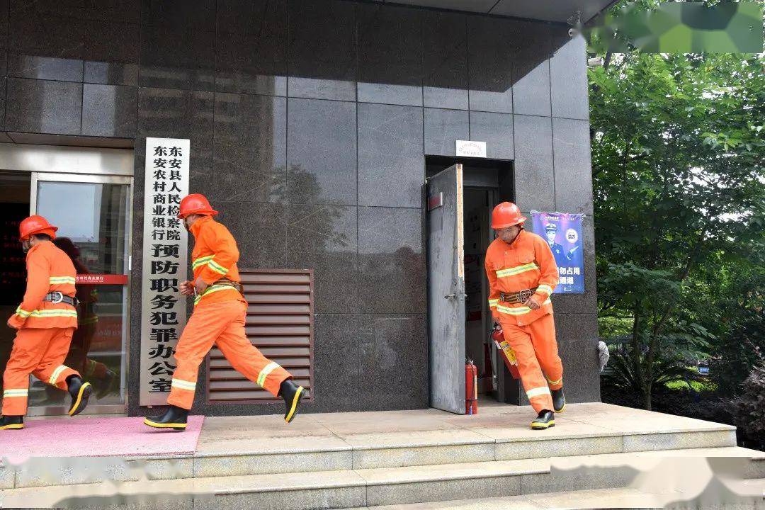 東安大隊指導轄區微型消防站開展消防拉動演習