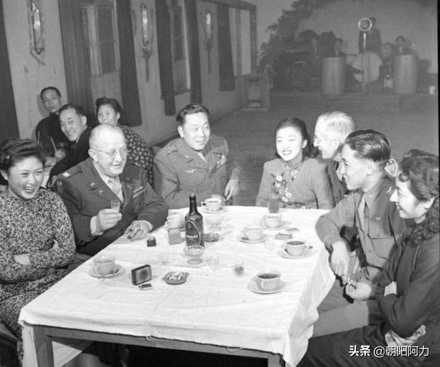 内战老照片：前方吃紧后方歌舞升平的国民党军-搜狐大视野-搜狐新闻