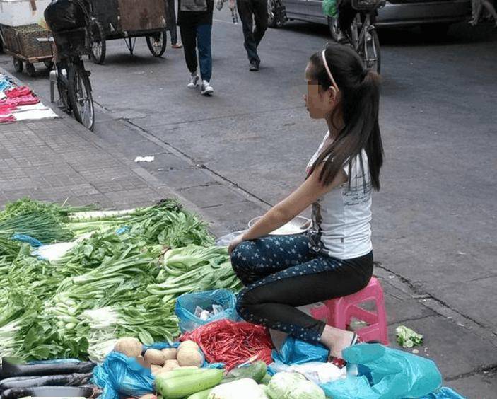 小小说:卖菜的小女孩