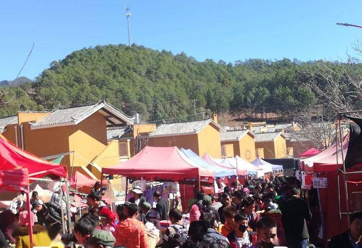 铁锁乡盛产花椒,素有"花椒之乡"的美誉.目前,铁锁乡花椒种植面积达5.