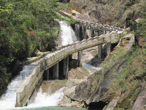 云灵山大峡谷漂流--29.8米落差,够胆你就来!