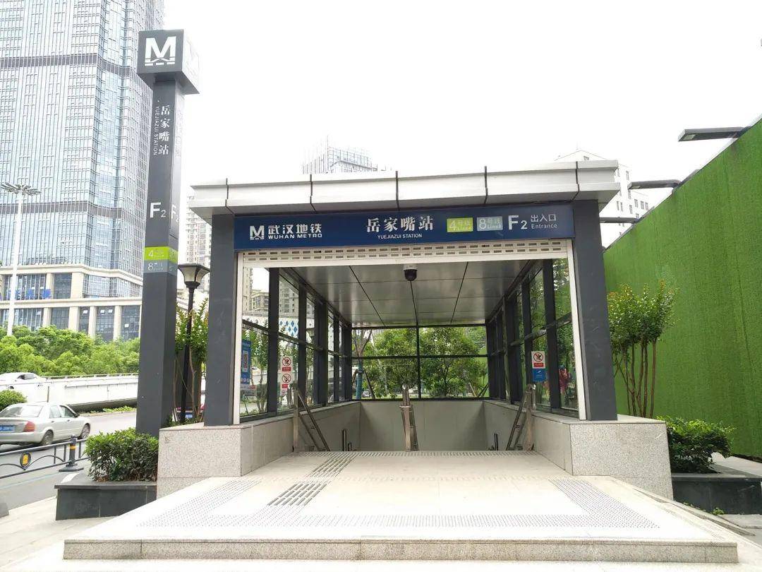 地铁方面,项目临近地铁4,8号线交汇的换乘站点岳家嘴站,距离f2出口约