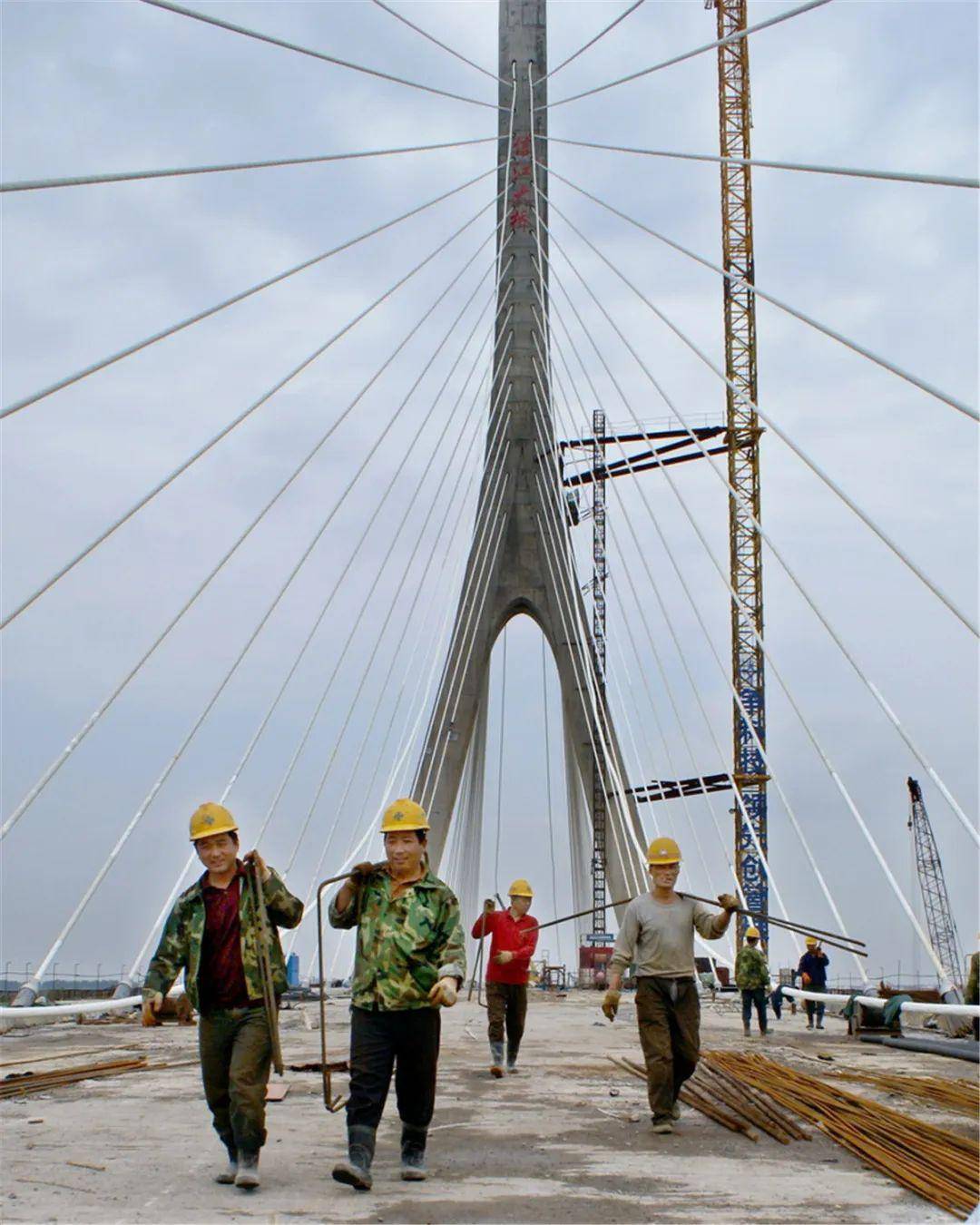 《大桥的建造者》