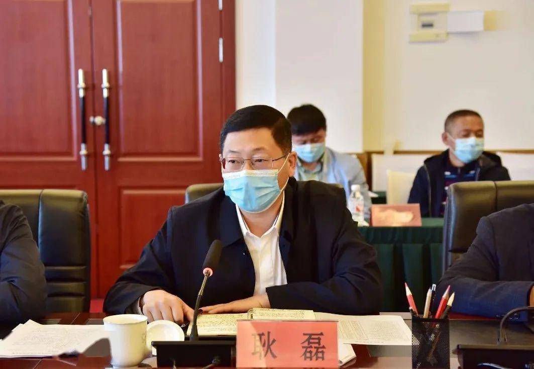 区委副书记,区长耿磊在座谈中向在疫情期间与政府并肩作战的各企业