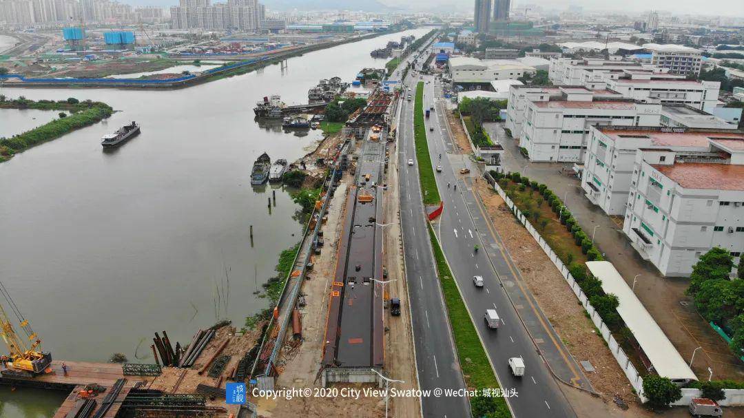 市政路金砂西路西延西港互通立交已有多个匝道桥墩建成