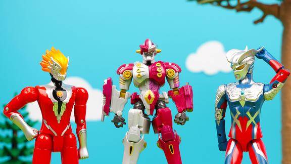 赛罗奥特曼与钢铁九号詹奈