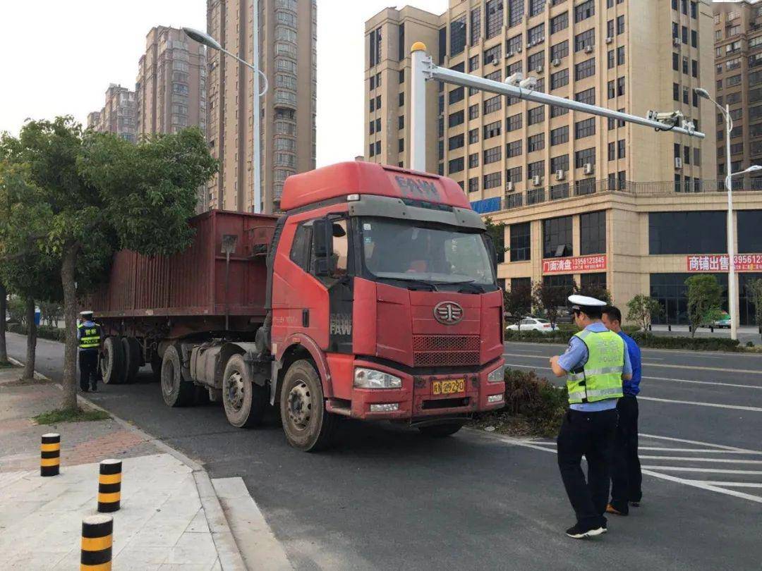 舒城:大货车违法停放专项整治!