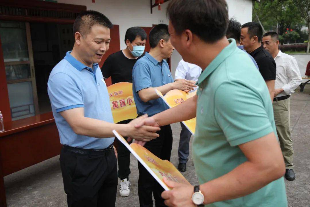 义乌市"广告提升整治"工作现场会暨5月"红黄旗"小区(村)授牌仪式在