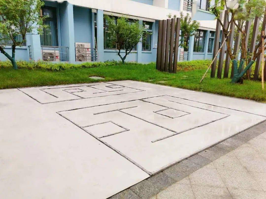 小学生喜获大礼包徐凝小学六一儿童节崭新启用