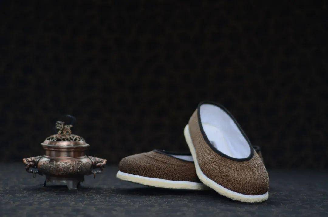 非遗购物节云探店一针一线缝出网红爆款唐昌布鞋