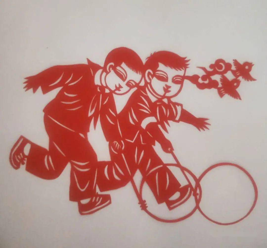 第70个国际儿童节剪纸艺术家以作品祝所有儿童们快乐成长