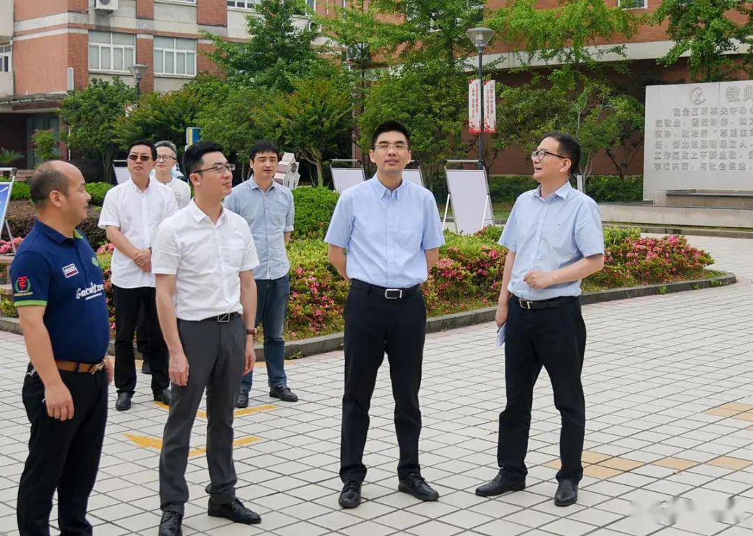 市委副书记,市长周阳市领导胡载彬,王超,吴玲芝参加慰问.