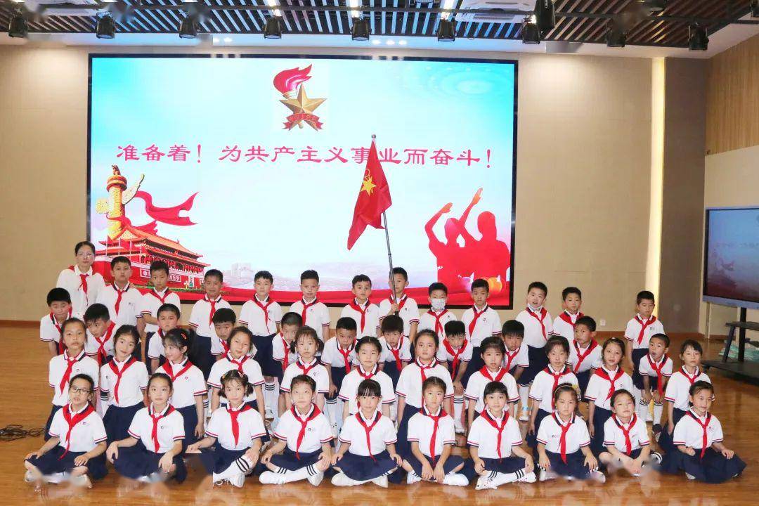6月1日上午,富阳区富春第七小学成功举办"志(zhi)先锋 争做新时代好