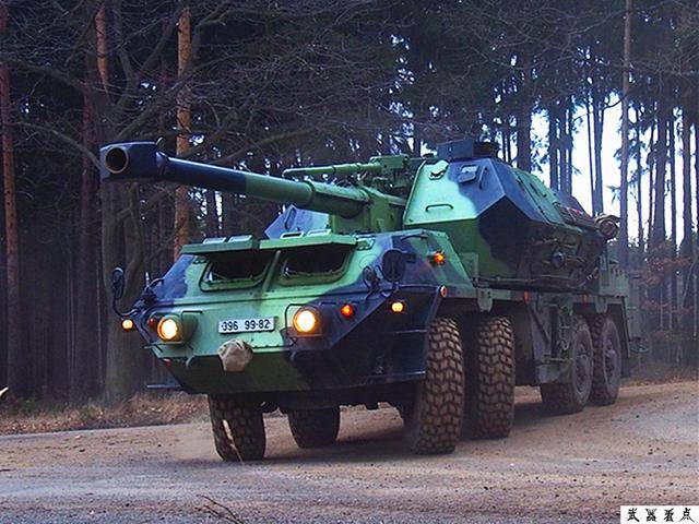 军事丨捷克"达纳"自行火炮,由于皮实耐用,价格合理销路不错