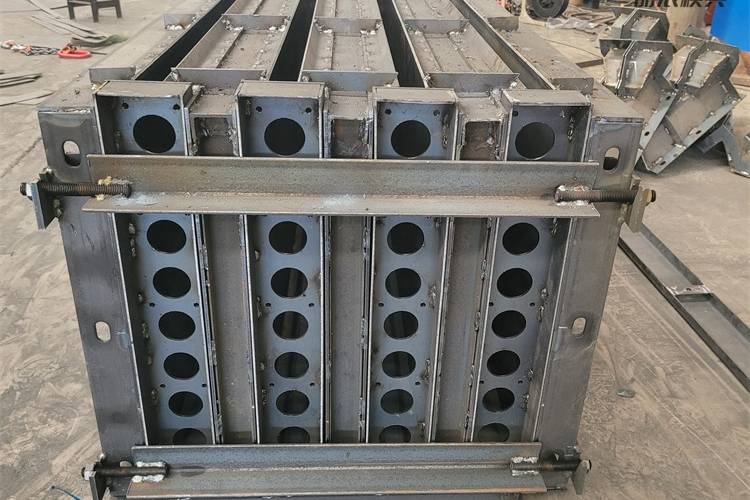 东莞市水泥围墙板模具 丽辰拼装式围墙板钢模具_模具_围墙_水泥