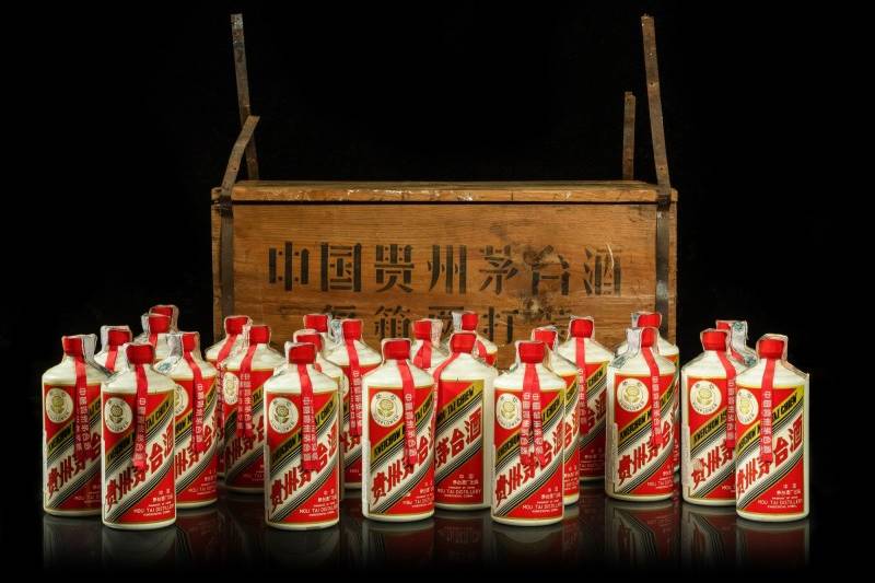 拍卖出900万天价的茅台有何特别？茅台的酒线、克重，怎样才算