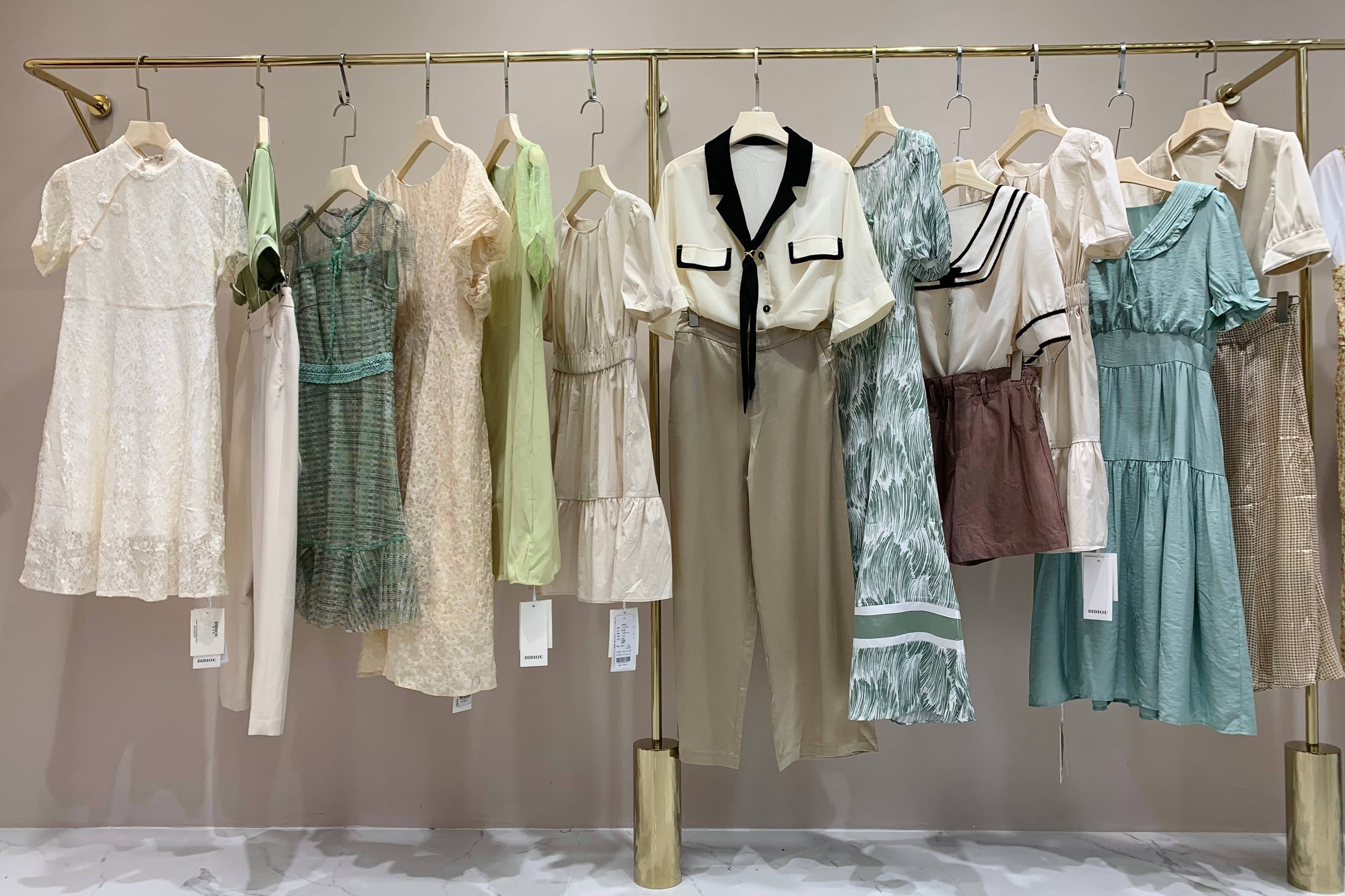 迪笛欧时尚女装 一二线品牌折扣女装货源 服装批发市场