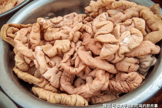 才知道洗猪大肠很简单，不加碱不加醋，20分钟洗净，不腥臭不油腻_搜狐网