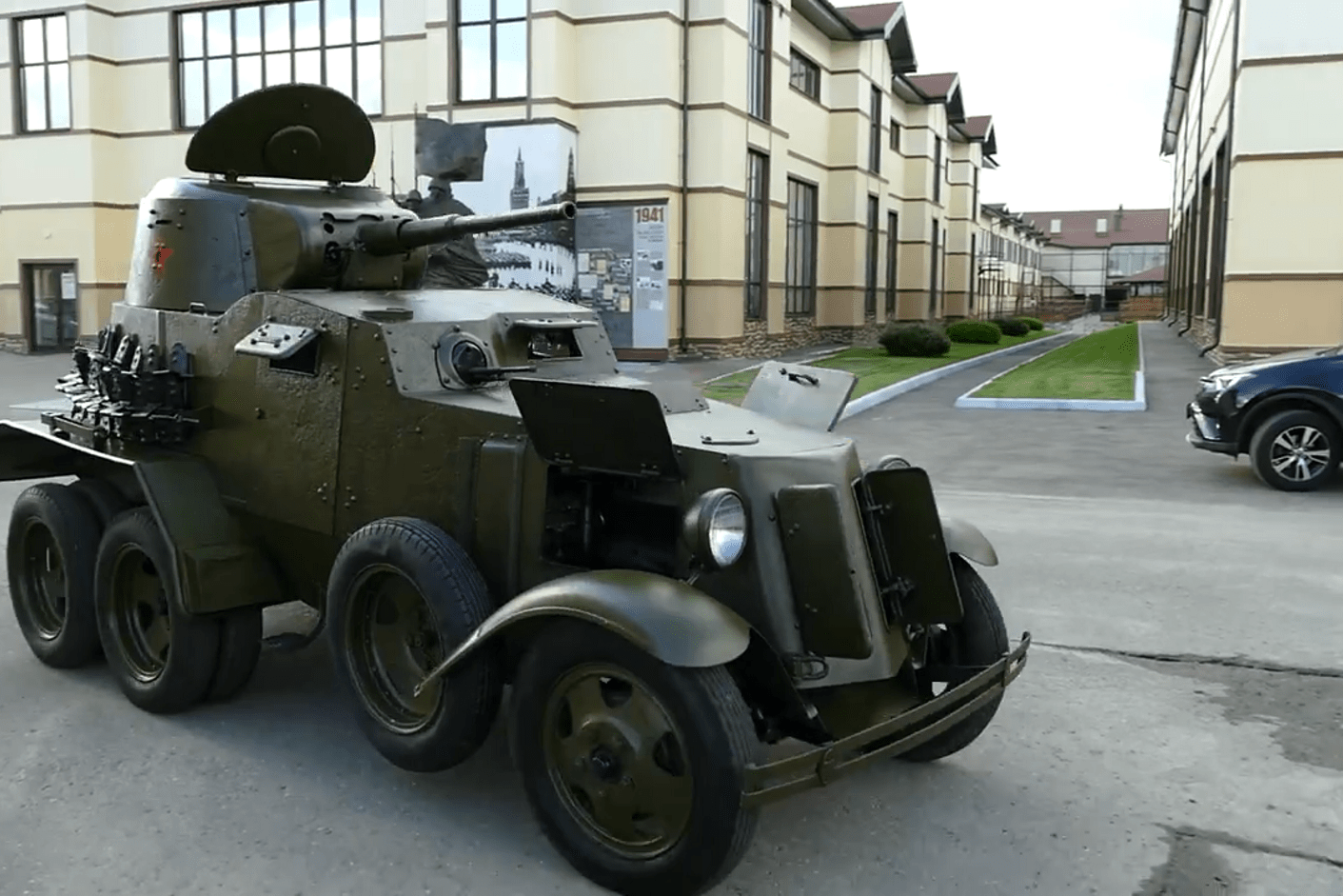 河里找到一辆苏联ba10重型装甲汽车然后把它修好了