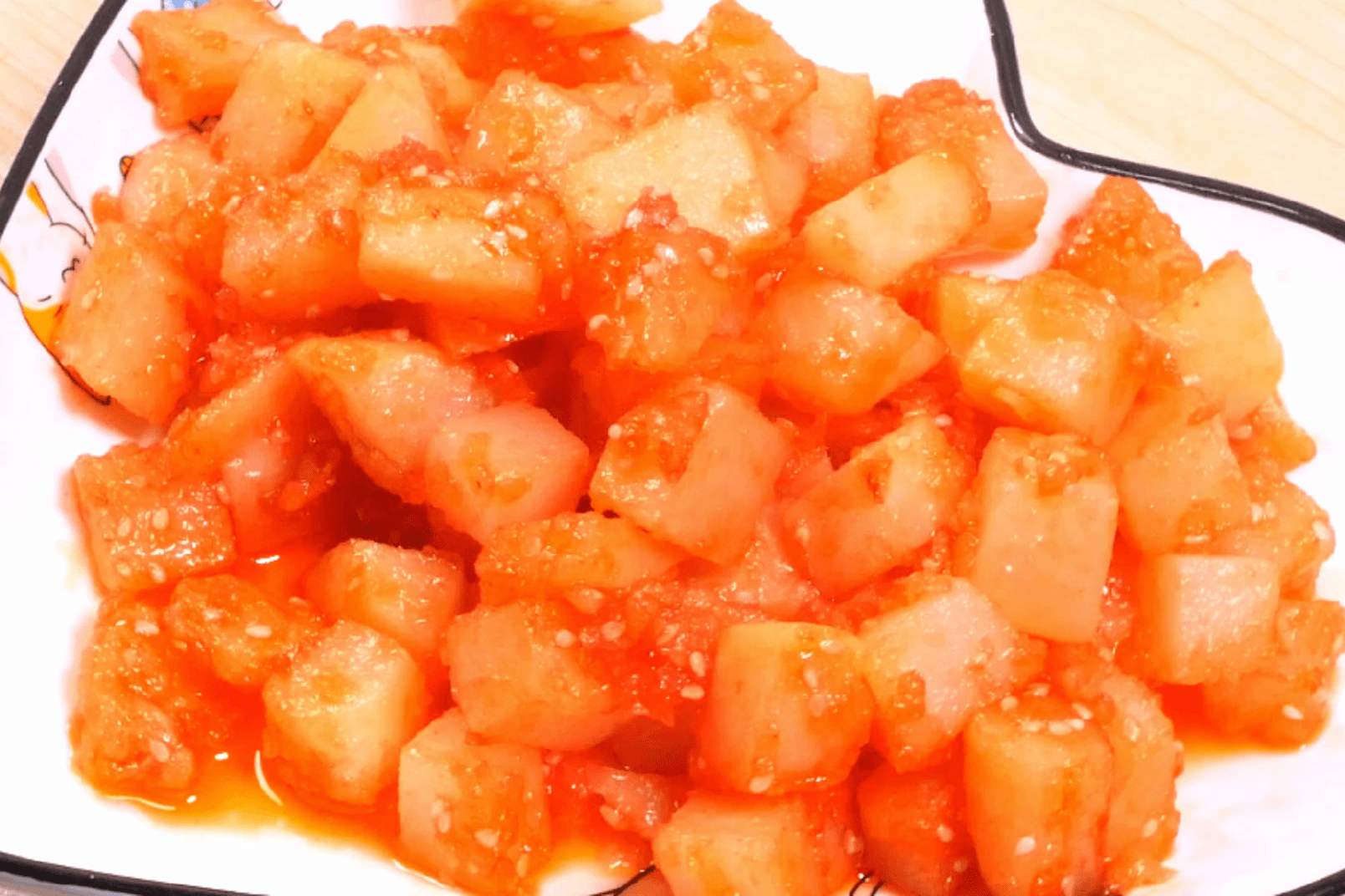1个土豆加上番茄酱做成酸甜土豆丁一出锅就是下饭美味