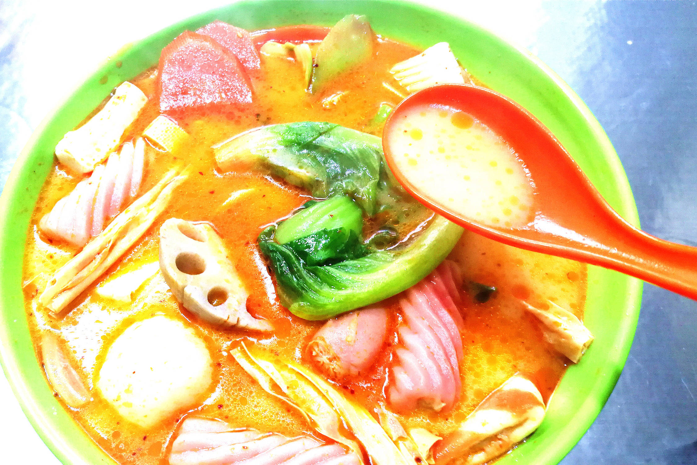 专业骨汤麻辣烫底汤的炒制过程讲解