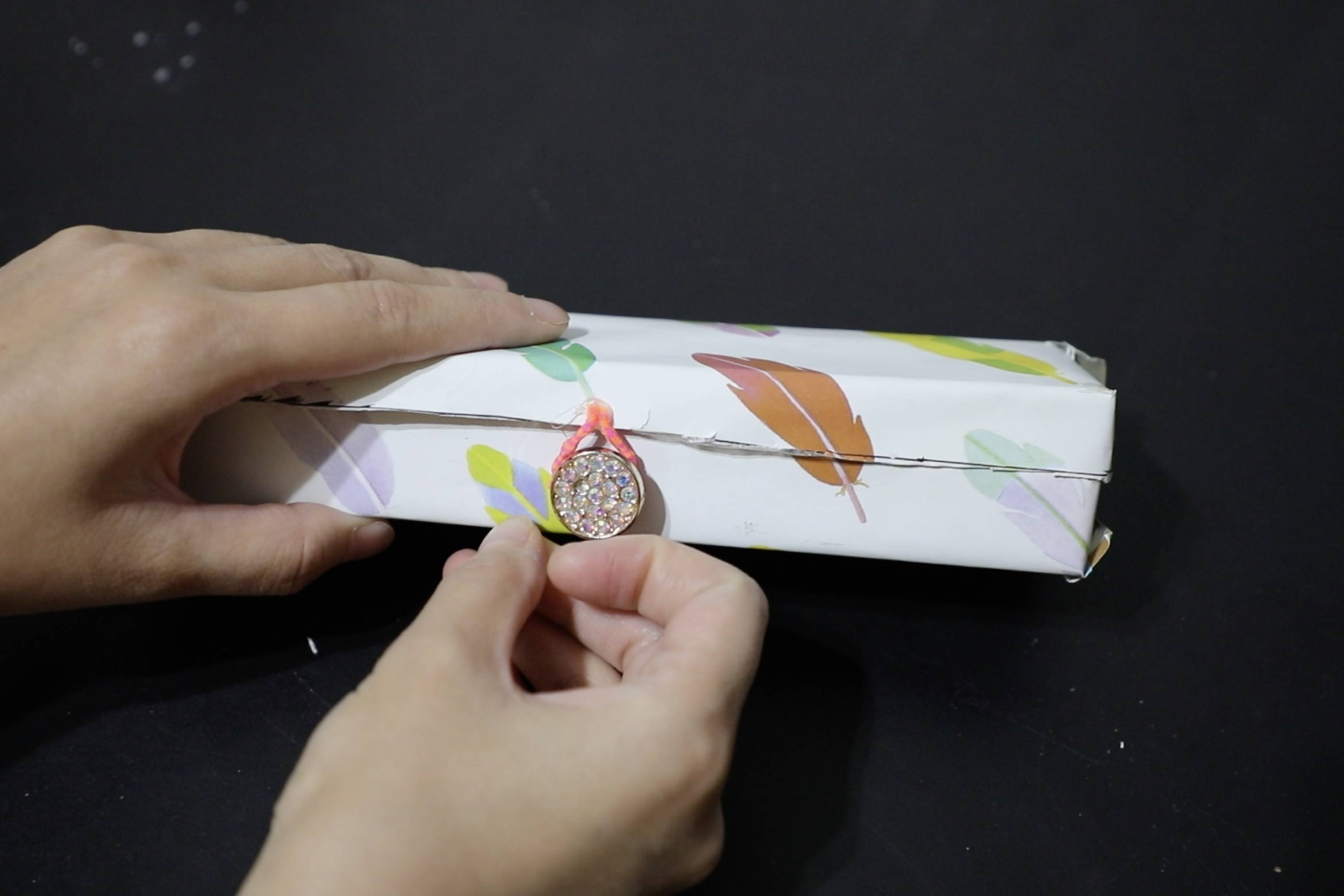 牙膏盒别扔教你变废为宝简单剪几刀就变成文具盒太棒了