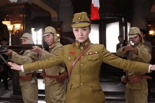 “日本”这才是侵华时期，日军女兵的真实样子，别再被“抗战神剧”骗了