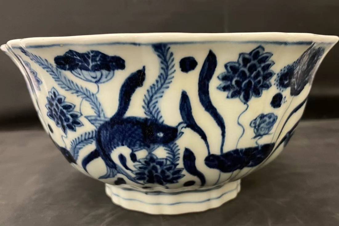 宣窑之贵，可与汝敌——明宣德青花鱼藻纹十棱菱口大碗重磅亮相_手机搜狐网