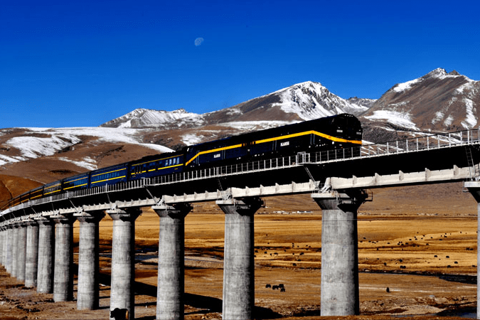 “青藏铁路”青藏铁路为什么是单轨，而不是常见的复线？敬佩国家的智慧