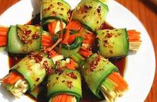 家常菜：时蔬黄瓜卷，新疆大盘鸡，凉拌皮蛋，酱拌油豆皮