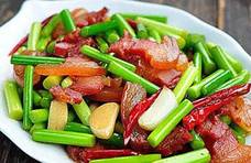 家常菜下饭菜蒜苔炒肉，香菇炒肉，油豆腐炒肉，开胃菜榨菜炒肉