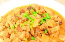香菇焖鸡，掌握这2个关键步骤，肉质嫩滑鲜香，配米饭连吃两大碗