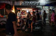 泰国曼谷街头美食文化加速消亡 至少七名街头摊贩不敌疫情去世