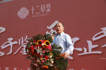 十二草集新备案充斥“科技与狠活”：抖音官方店