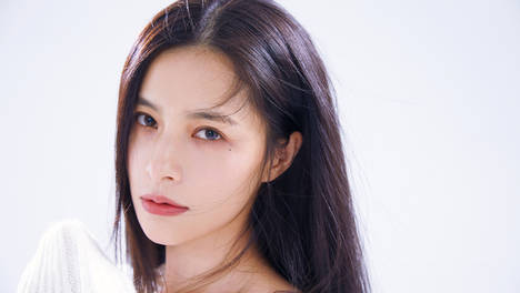 剧中,演员雷思雨饰演"火焰蓝"消防员张默奋战在消防最前线