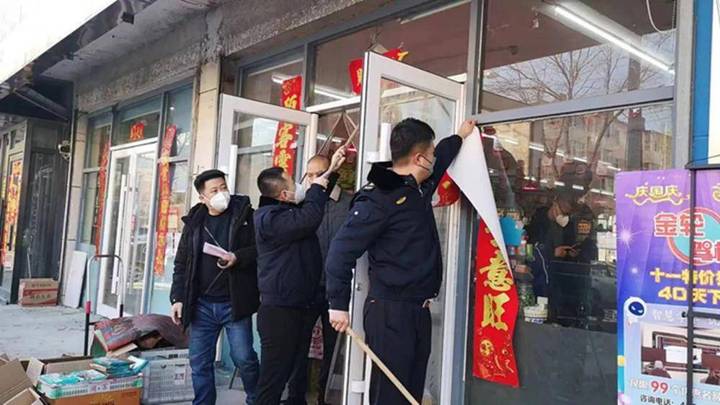 为迎接文明城市创建的检查，城管上街撕春联的行为合理吗？