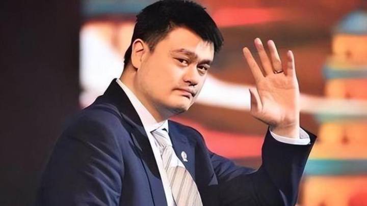 李梦事件中，姚明被爆出违规提拔女篮前领队，你怎么看？