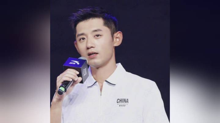 张继科分享景甜私密视频给他人观看，是否触犯了刑法？