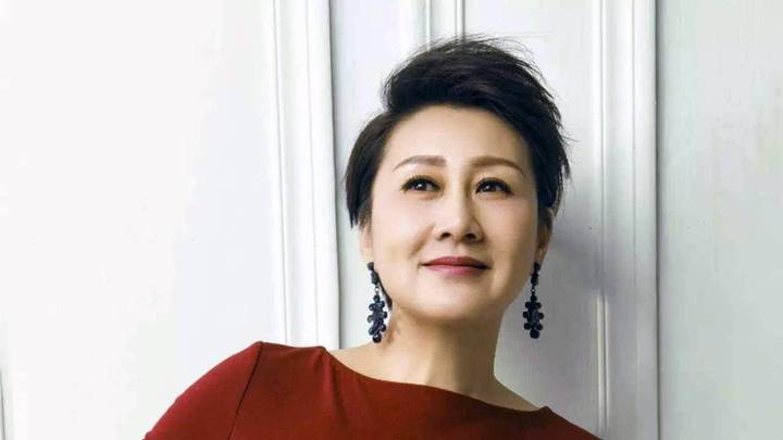 张凯丽维权胜诉，考虑被告经济困难免赔偿款，你觉得合理吗？