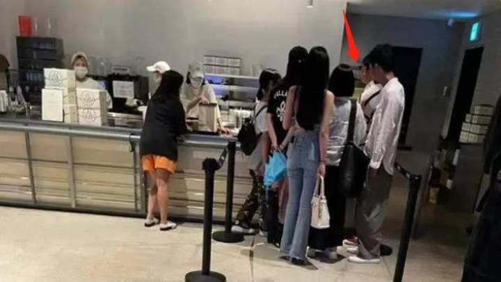 小S晒韩国度假照，婆婆一脸冷漠疑眼眶含泪，你怎么看？