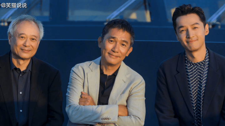 刘嘉玲晒合照，是不是满头白发变瘦了？