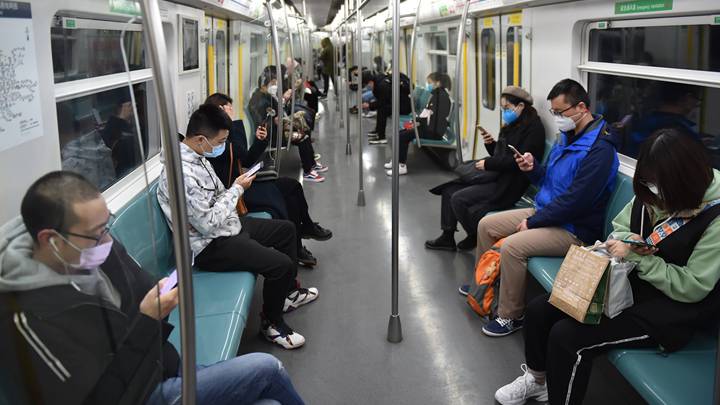 5月1日、2日两天8号线什刹海站采取封闭措施，会影响到乘客出行吗？
