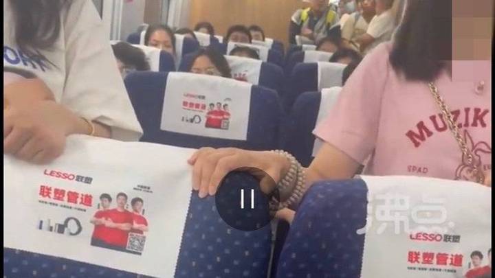 男子高铁上怒斥熊孩子家长获喝彩，你觉得这种行为有道理吗？