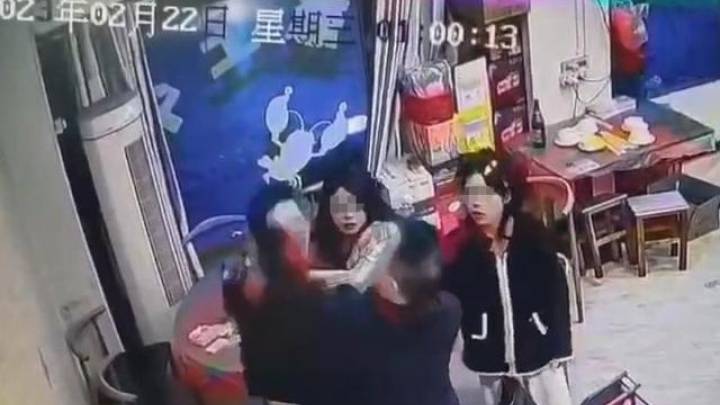 江西萍乡规自局湘东分局通报职工打人事件，应该追究其法律责任吗？